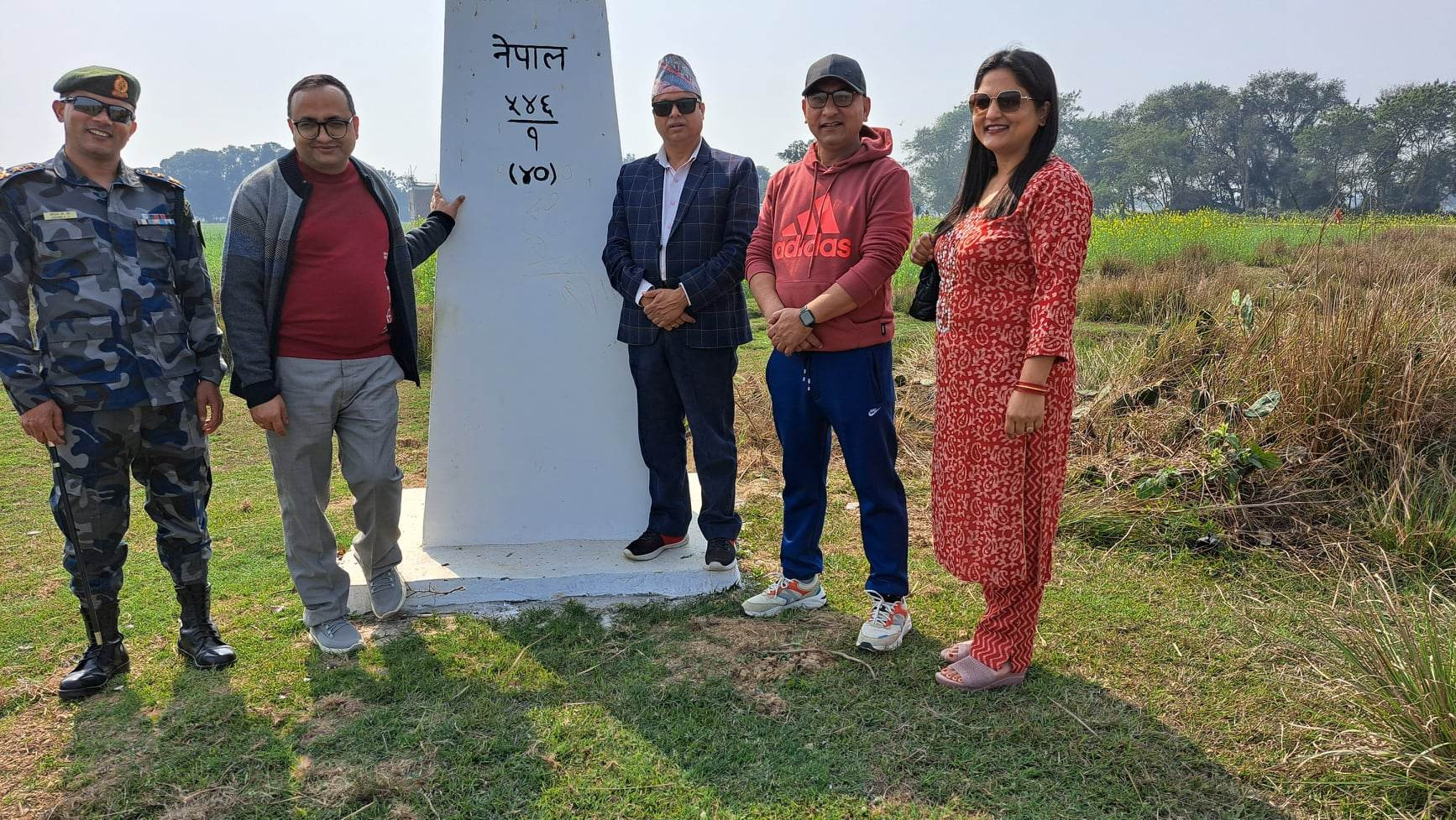 सिमा स्तम्भको निरिक्षण गर्नु हुँदै प्र.जि.अ. श्री शंकरहरि आचार्यज्यू