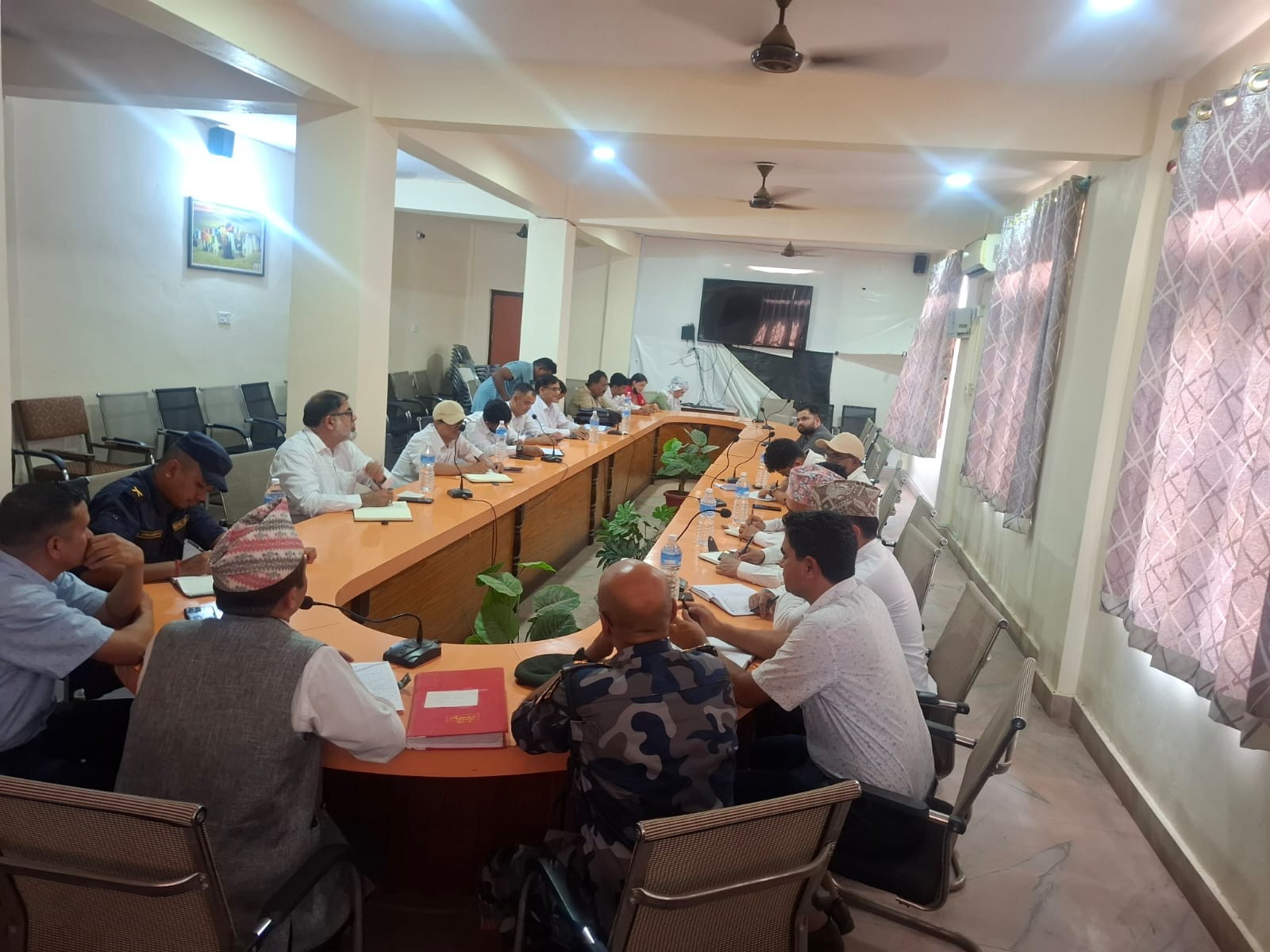 मिति २०८३।०३।०३ गते बसेको जिल्ला विपद् व्यवस्थापनको क्षेत्रमा क्रियाशिल सरकारी तथा गैरसरकारी निकायहरुसँगको समन्वय  बैठक
